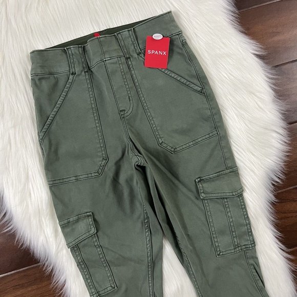 Spanx Size Small Petite SP Soft Sage Stretch Twill Ankle Cargo Pants - Picture 2 of 9